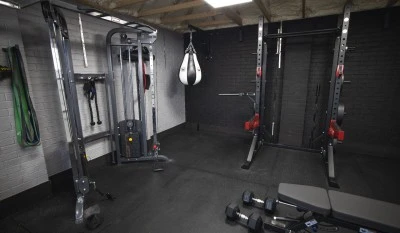 Equipamiento básico para gimnasio en casa