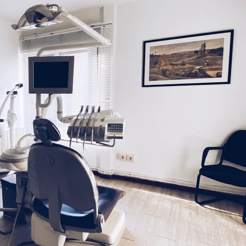 CLÍNICA DENTAL ALFÉREZ