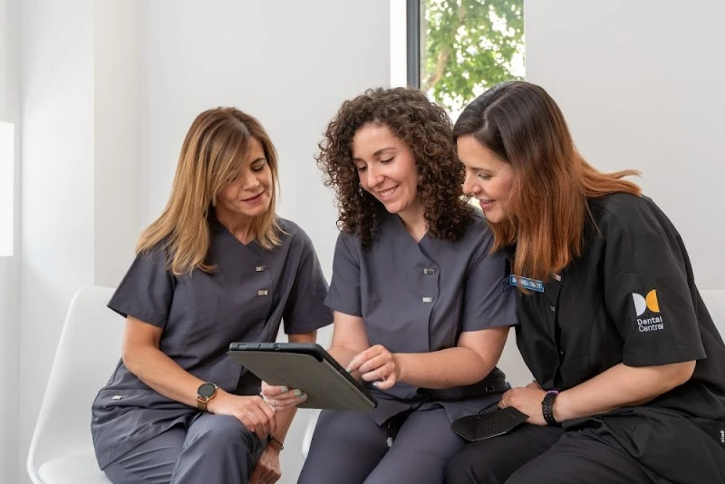 Clínica Dental Central Cuenca. Implantes dentales y ortodoncia