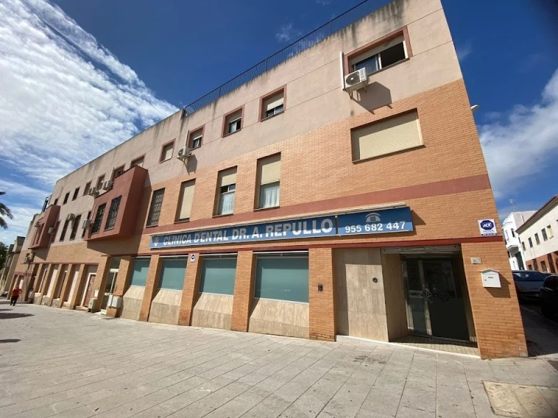 Clinica Dental Dr Antonio Repullo. Alcala de Guadaira