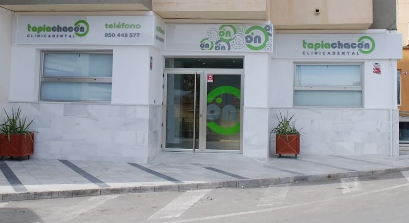 CLÍNICA DENTAL TAPIA CHACÓN