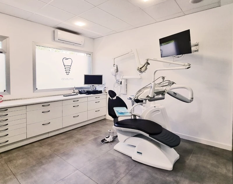 Dentista en Alcorcón Clínica Dental Rivera Odontólogos implantología Periodoncia