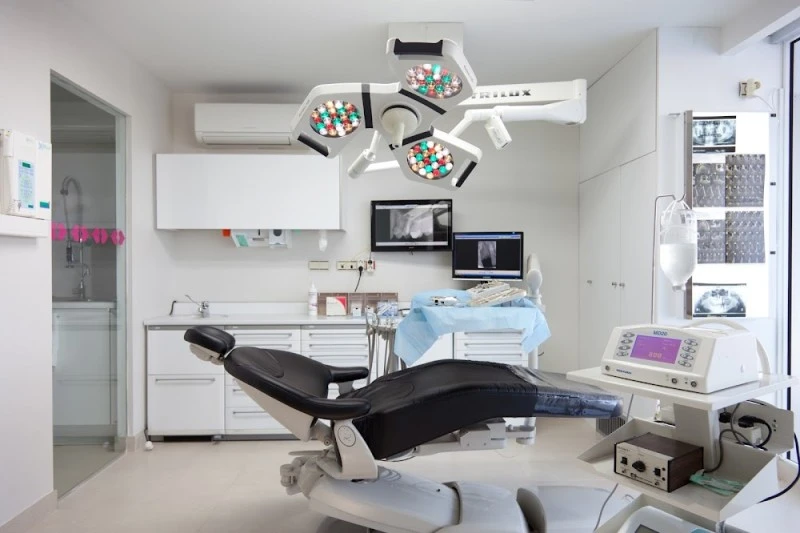 Centro Cirugía Periodoncia Implantes Estética Dental Dr. Félez (BARCELONA)
