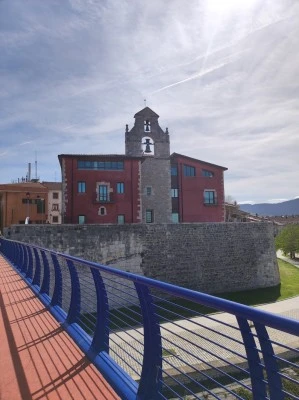Aguraineko Osasun Etxea/Centro de Salud de Salvatierra