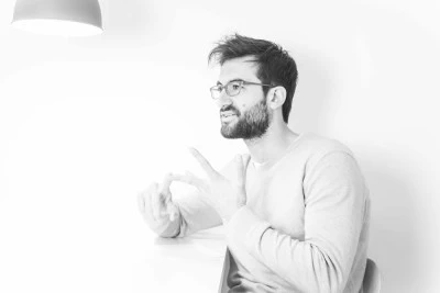 Cesc Aromir, Terapeuta y Comunicador para el bienestar y desarrollo de tu familia y tu empresa · PNL Comunicación Mindfulness Girona