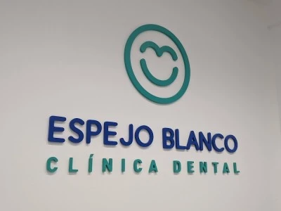 Clínica Dental Espejo Blanco