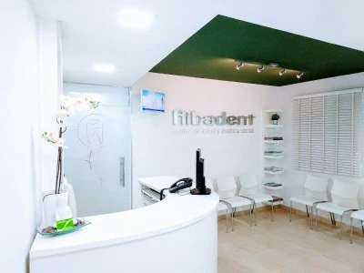Clínica Dental Ribadent. Dentistas e implantes dentales en Ribarroja de Turia