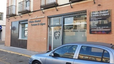 Clínica Dentales Lozano y López