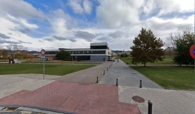 DESFIBRILADOR / DEA Soportales del Ayuntamiento (Sarriguren, Valle de Egüés)