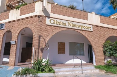 Doctor Almuñecar / Dokter Almunecar / Arts / Lakäre / Médecin Almunecar - Clínica Nieuwpoort