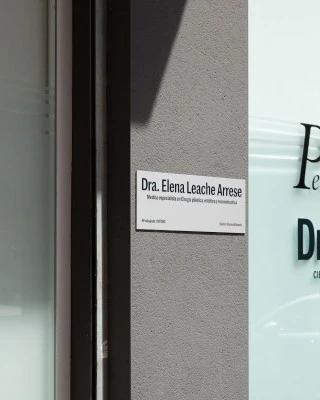 Dra. Elena Leache - Cirugía Plástica