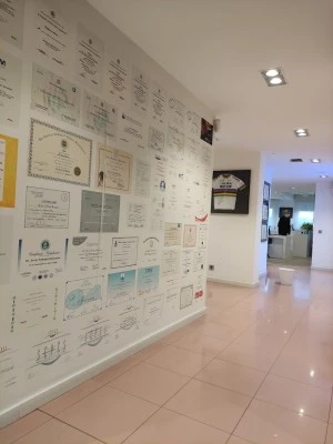 Enric Pintado - Clínica Dental en Manresa Implantes Dentales Carillas Dentales Ortodoncia