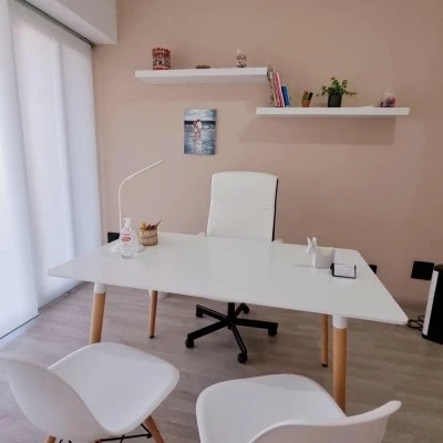 CAMINS BADALONA - Centro de Psicología y Logopedia