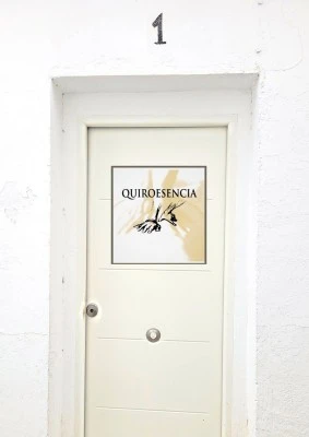 Quiroesencia yoga, masaje, y osteopatía Granada