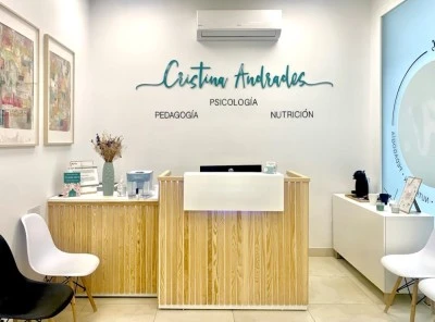 Centro Acreditado Cristina Andrades · Psicología · Pedagogía · Nutrición